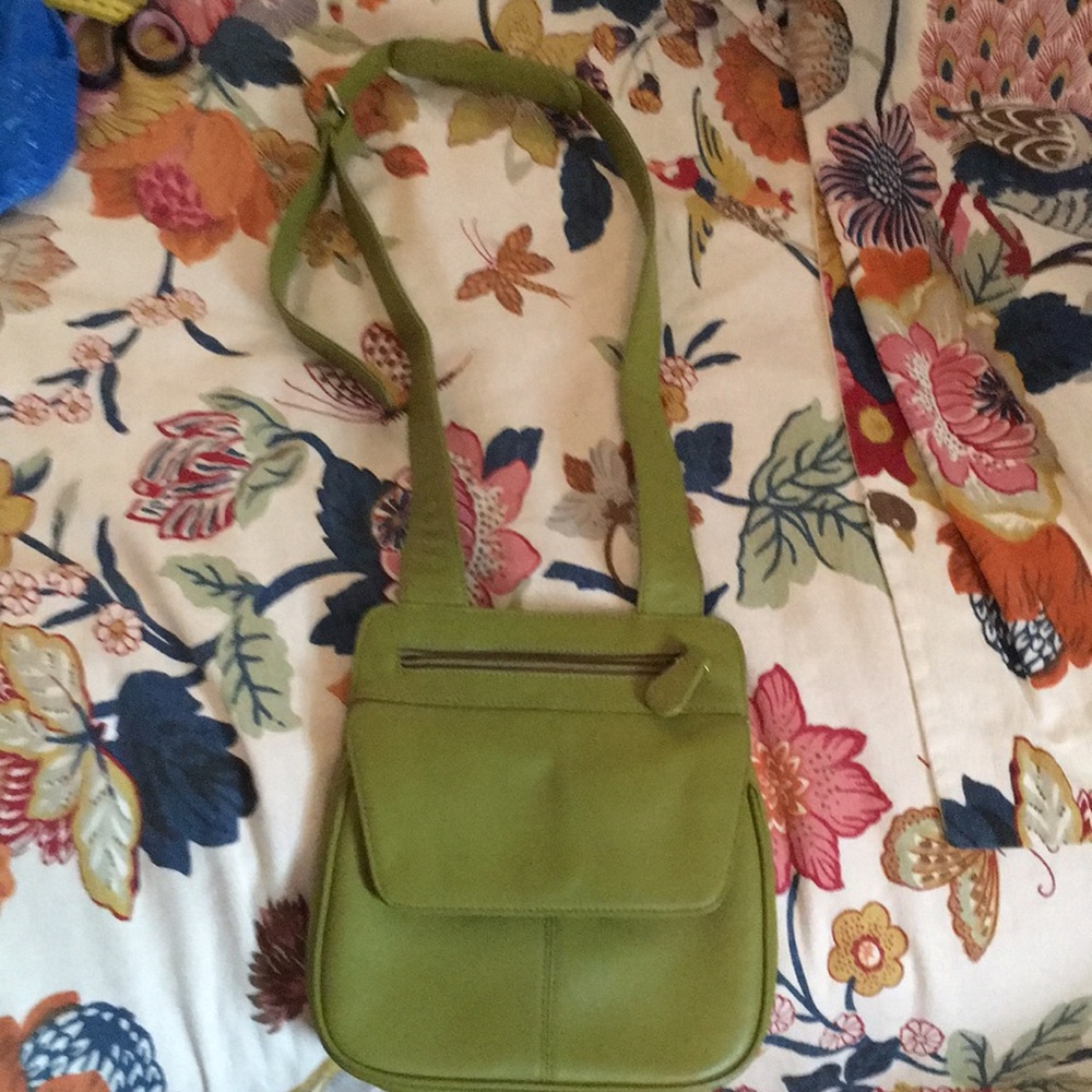 Gorgeous green leather crossbody bag! NWOT